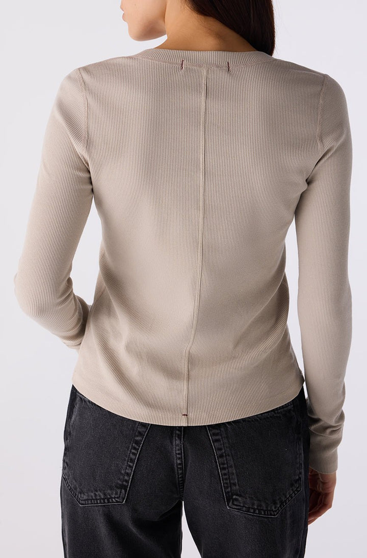 Amo - Calla Henley in Imprint - Kalifornia Jean Bar