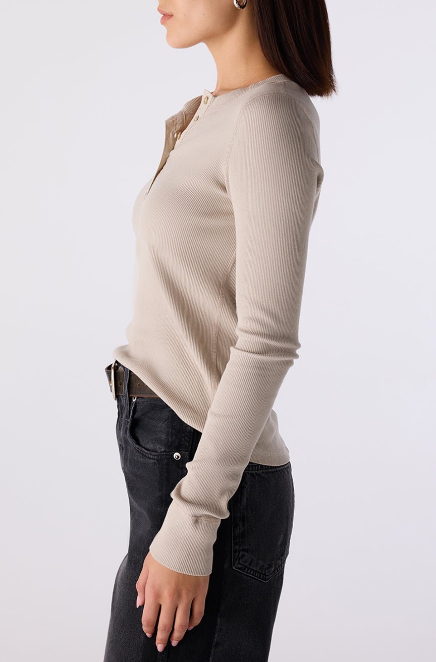 Amo - Calla Henley in Imprint - Kalifornia Jean Bar