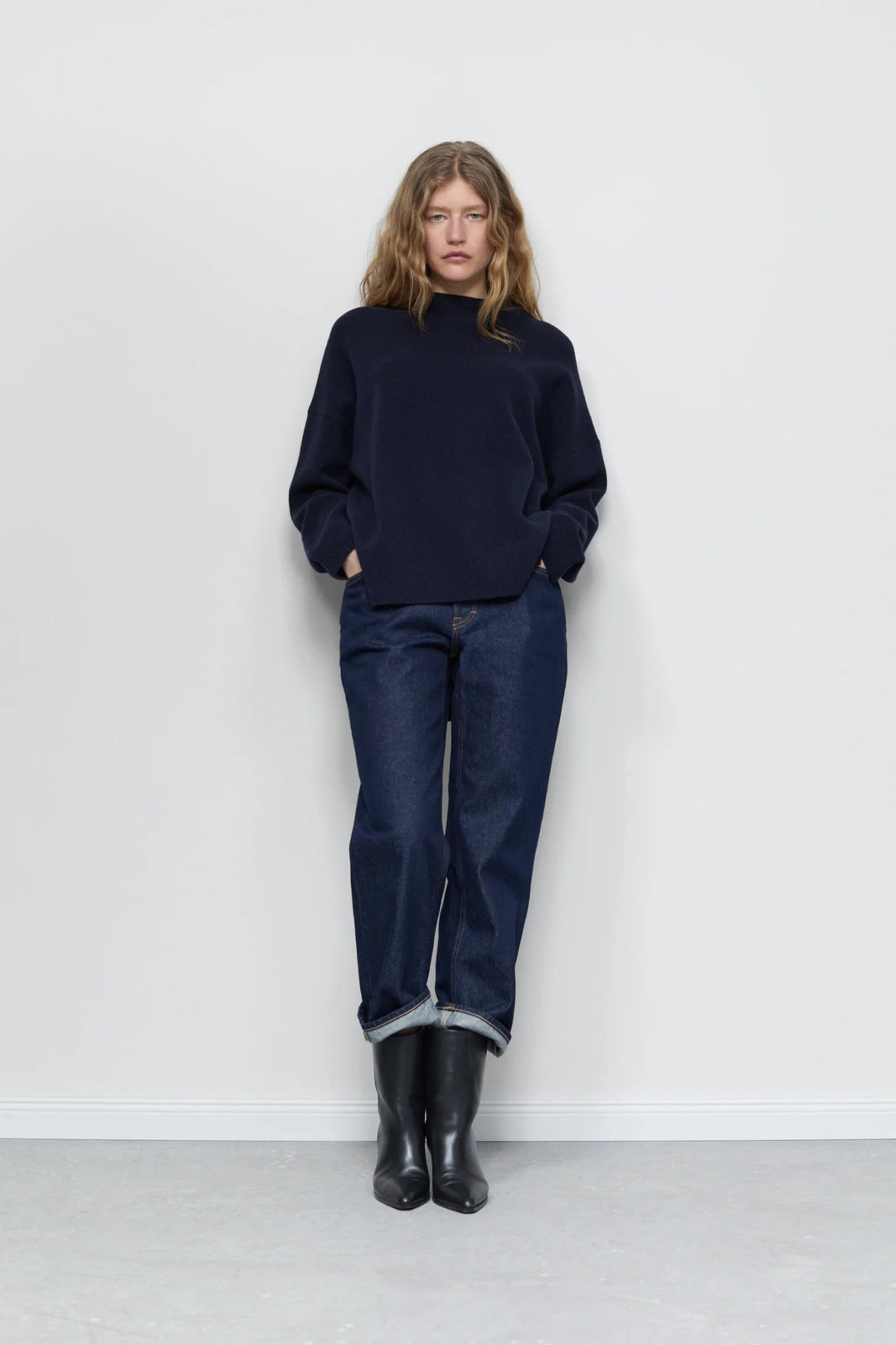 Closed - Straight Leg Milo Jean in Dark Blue - Kalifornia Jean Bar