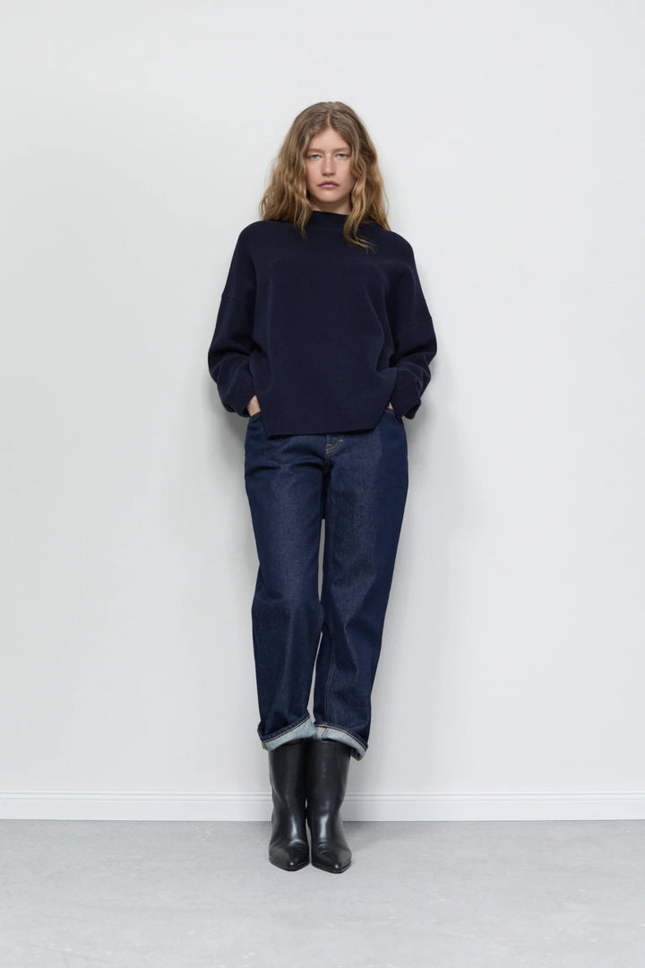 Closed - Straight Leg Milo Jean in Dark Blue - Kalifornia Jean Bar