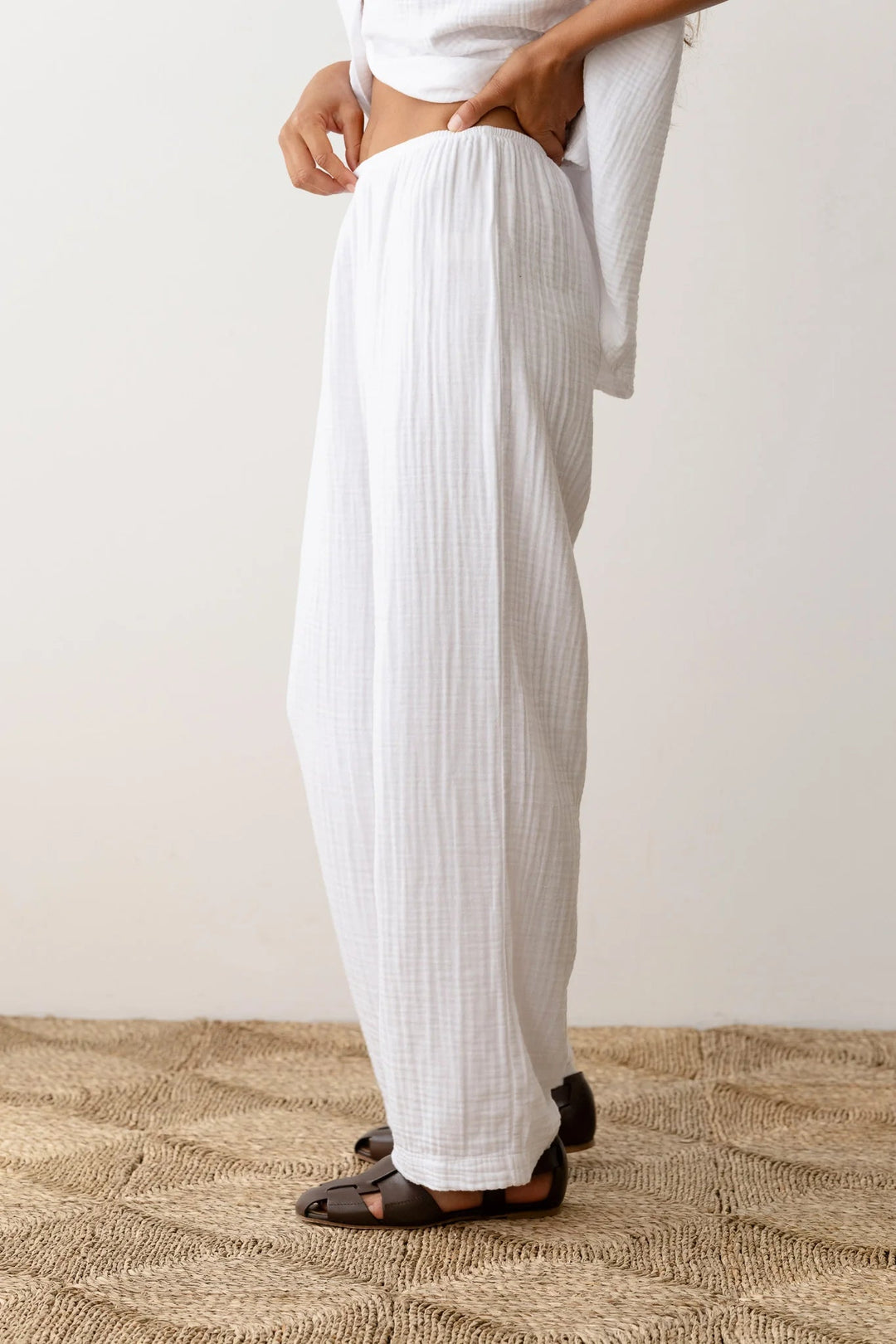 Donni - The Bubble Crop Simple Pant in Powder - Kalifornia Jean Bar