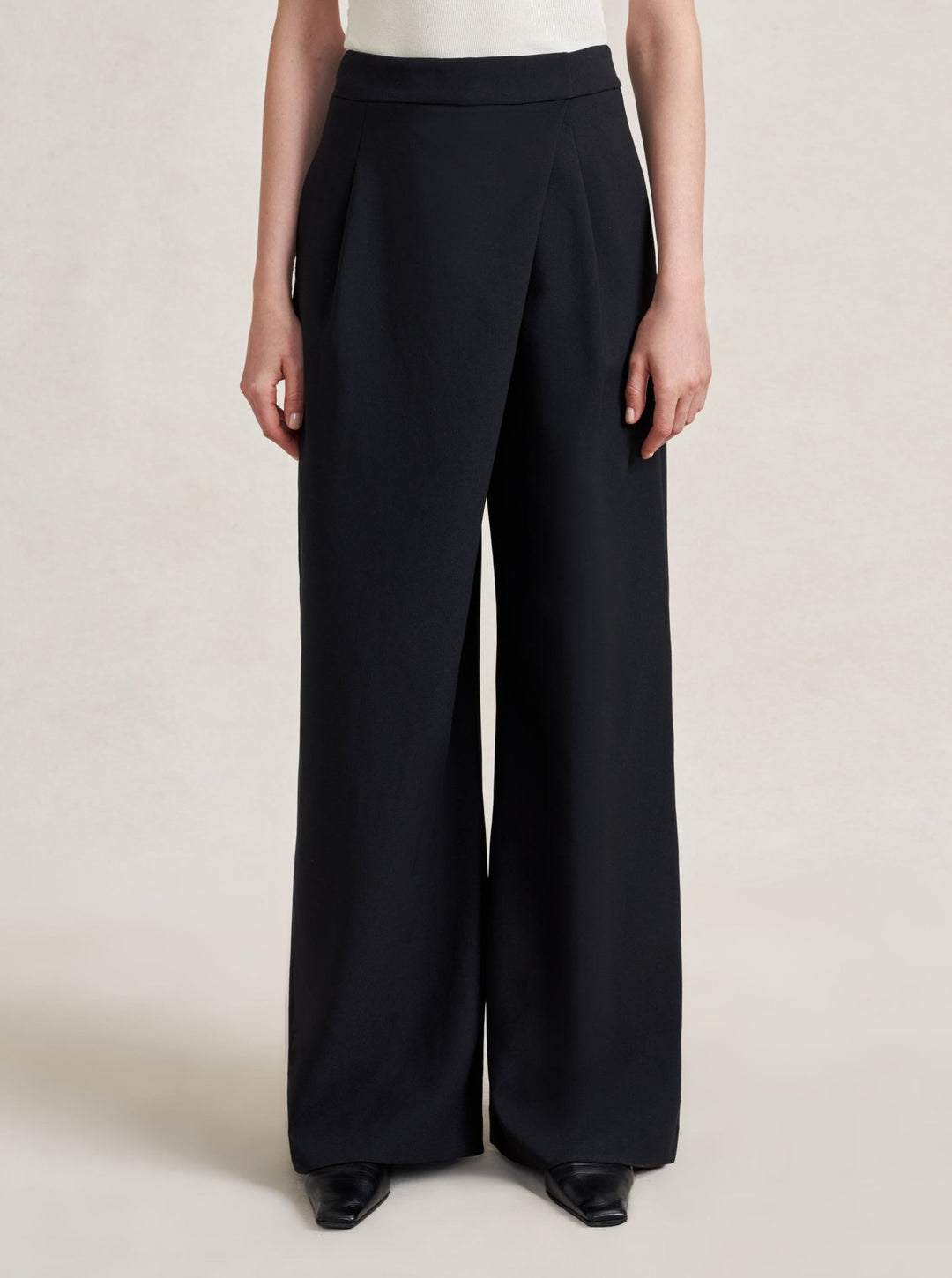 La Ligne - Leonard Trouser in Black - Kalifornia Jean Bar