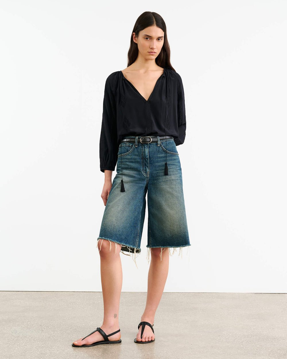 Nili Lotan - Alone Jean Short in Simon Wash - Kalifornia Jean Bar