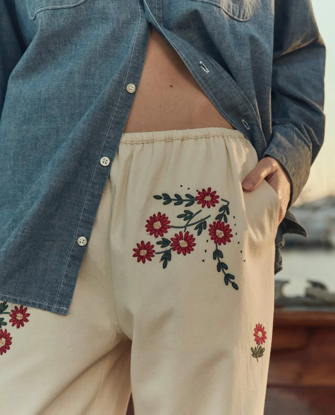 The Great - Easy Pant Natural Field Floral Emb - Kalifornia Jean Bar